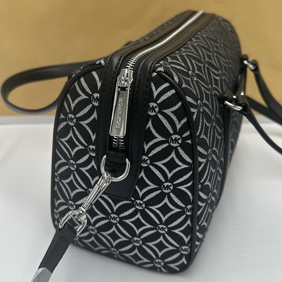 MICHAEL KORS JST TRAVEL MEDIUM DUFFLE SATCHEL SHOULDER CROSSBODY BAG MK BLACK - Picture 10 of 14